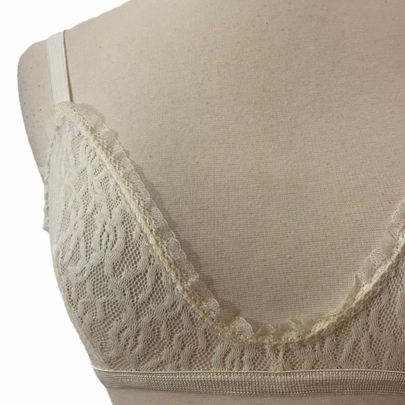 1960’s Vintage Pink Lace Soft Cup Bralette, One Size Fits Most, Deadstock/NWOT - Picture 4 of 4